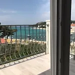 Relaxing Whole Floor By The Sea Apartmán *