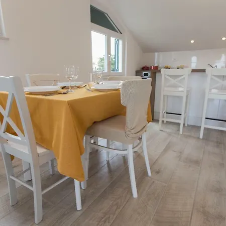 Relaxing Whole Floor By The Sea Žaborić