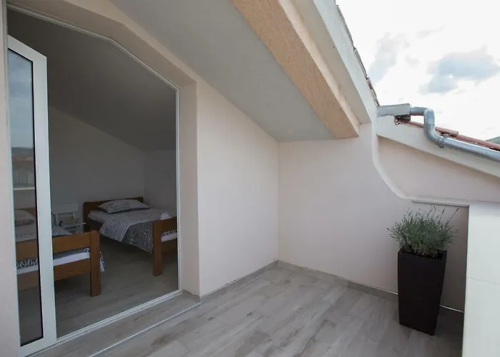 Relaxing Whole Floor By The Sea דירה